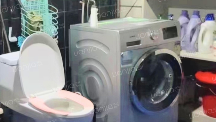 范阳中路，南北通透大三居，板楼好楼层，采光好-卫生间B