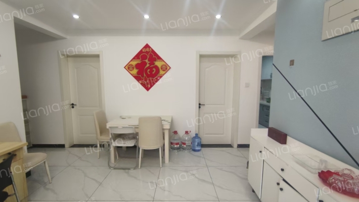 急售三利C区精装三居，低层，价格美丽-餐厅