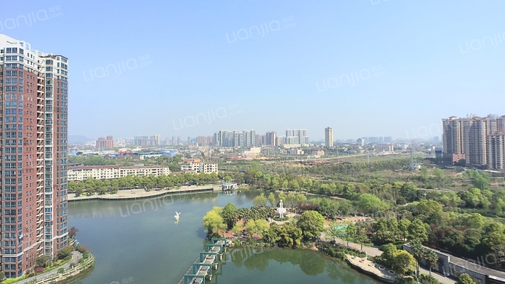 天鹅花园 4室2厅 75万