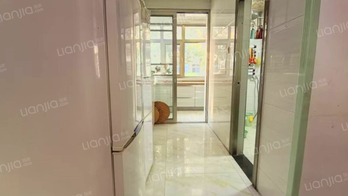 光明小区 精装修 南北通透三居 低楼层 采光无遮挡-过道