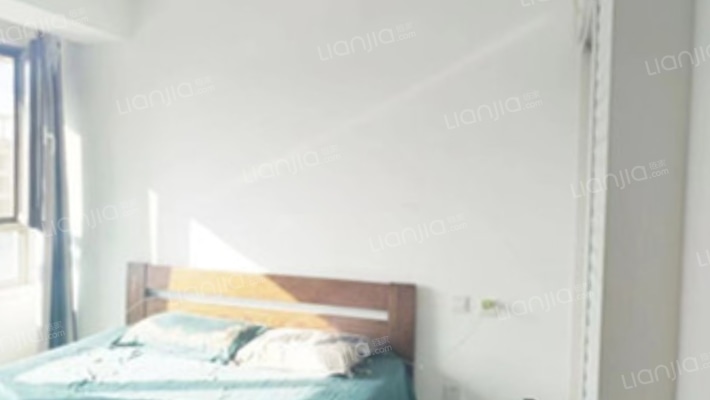 房本满二 全天采光 一点遮挡都没有，楼层高-多功能间