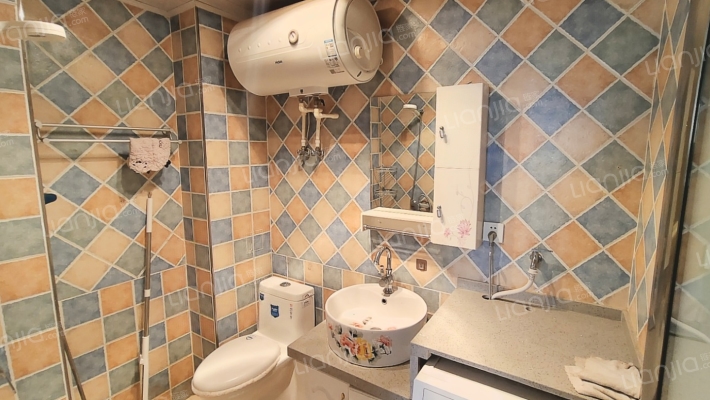 老城区的精品楼盘，位置好，配套设施齐全，-卫生间