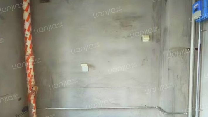 急售三利B区南北通透大两居，毛坯，价格美丽。-厨房