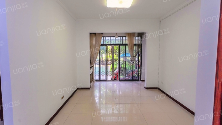 在水一方二期二手房实景图