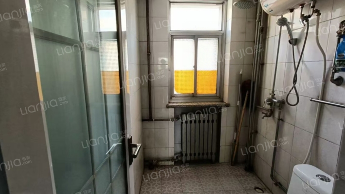 房子满五税费低，南北两居室采光好，无遮挡，看房方便-卫生间