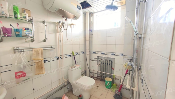 宜佳旺广场北边 南北通透大三居 单价3800 就是便宜-卫生间