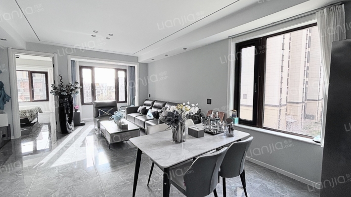 鸿坤理想尔湾 4室2厅 南 北-餐厅