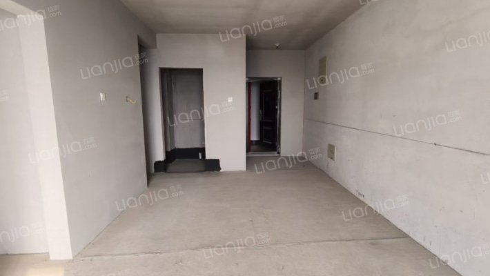 急售三利c区朝南两居，毛坯，价格美丽-餐厅