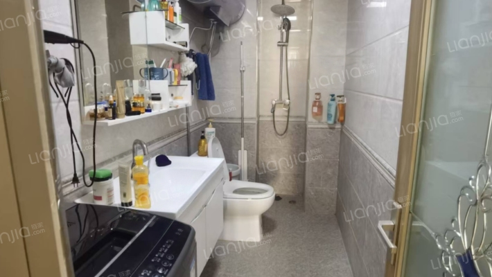 水岸花城精大两居，带车位，交通便利！大社区集体供暖-卫生间