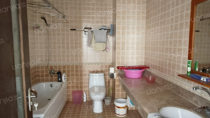 琉璃湖别墅 4室2厅 南 北-卫生间A