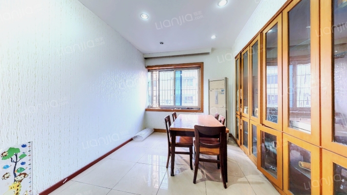 南方花园C1区二手房实景图