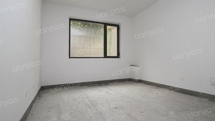 理想湾下叠拼带南北院子和地下室，带车位，位置安静-卧室B