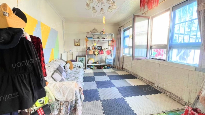 冠云路 独门独院 平房 能过户-客厅