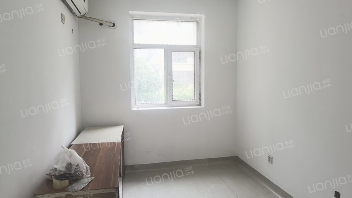 水岸花城，大社区，集体供暖，出行方便。-卧室B