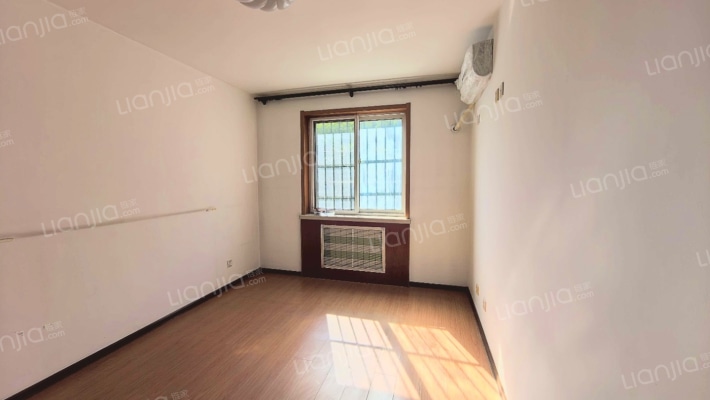 此房南北通双透格局好，自住装修-卧室A
