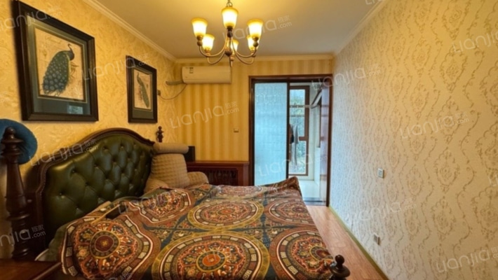 双塔板楼低楼层，南北三居，满五-卧室A