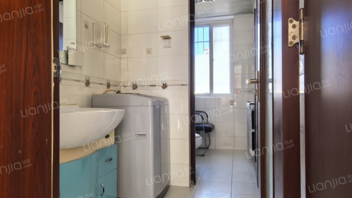 开发区商圈 集中供暖 南北通透三居双卫户型-卫生间A