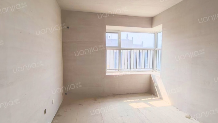 急售三利C区小三居，三阳开泰户型，价格美丽-卧室A