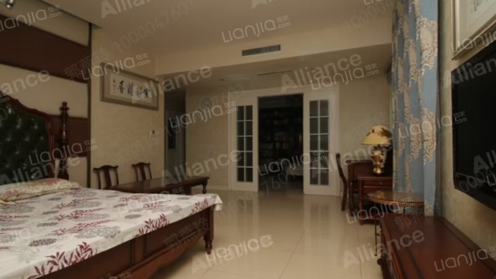 此房带装修，带660平米大院子，交通便利，小区环境好-卧室B