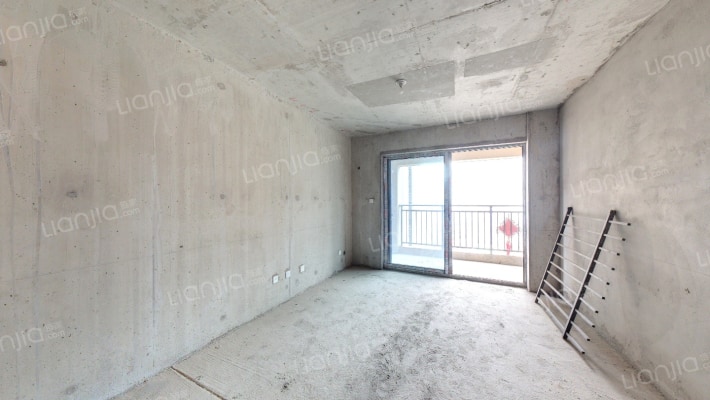 绿地峰辉二期二手房实景图