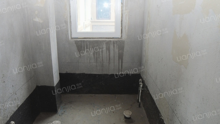 京都颐和城  边户 233平联排别墅 带大院子急售-卫生间D