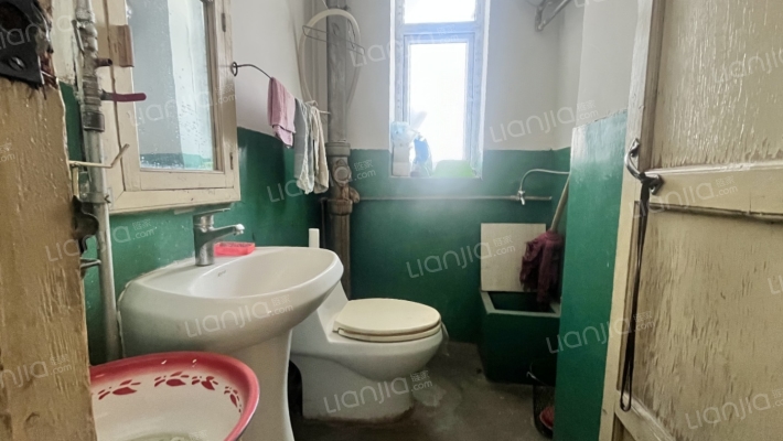 173单位房 集中供暖 采光好 满五唯一 南北通透-卫生间