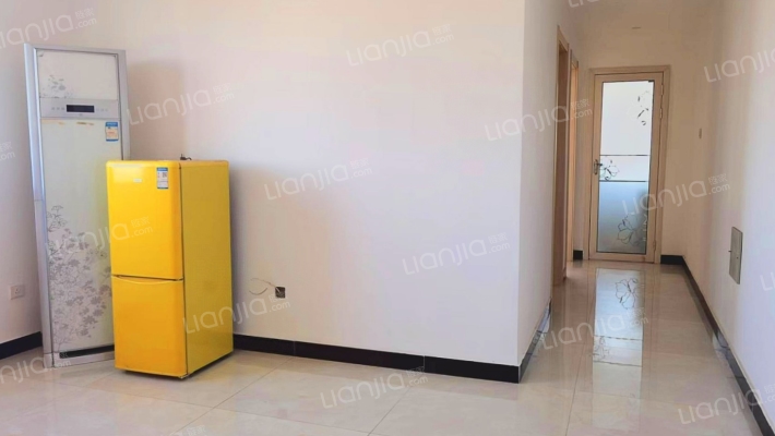 繁华地段，满五唯一。精装未住，拎包入住。-客厅