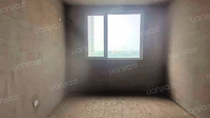 房子属于南北通透两居中间楼层，毛坯房-卧室A