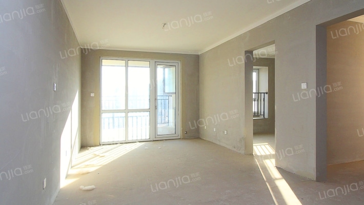 朝阳经典小三居，采光好，视野好，小区环境好-客厅