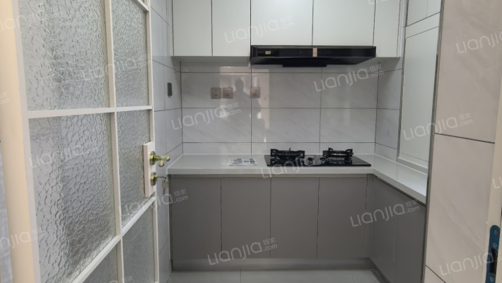 花田路 集中供暖 南北通透三居双卫 精装修-厨房