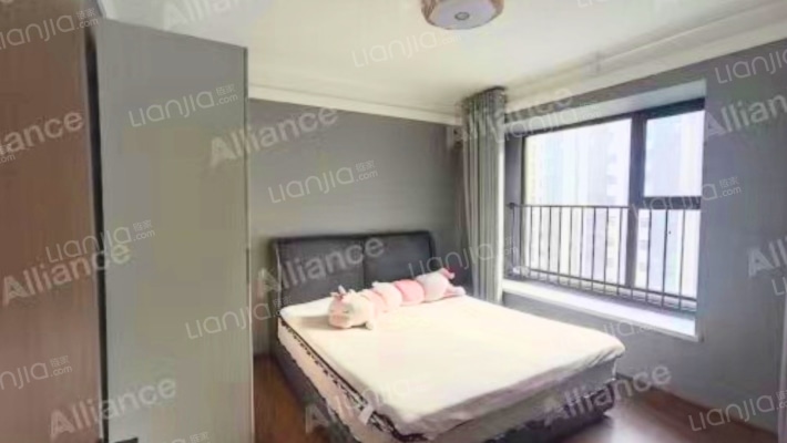 华远精装三居   南北通透   全明格局   有本-卧室A