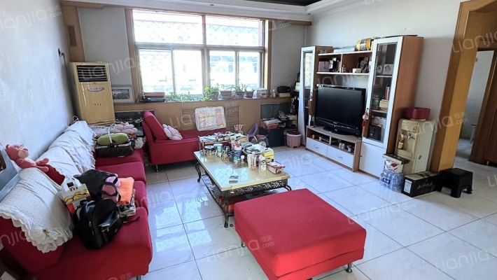 二康西侧，南北通透三居，次顶层，范阳路沿线-客厅