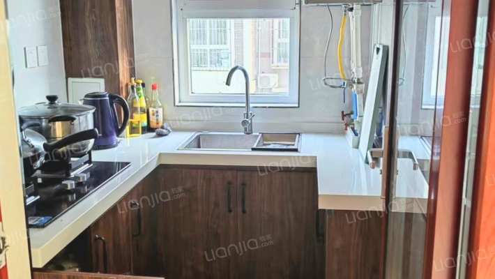 开发区中间层精装小两居满五唯一-厨房