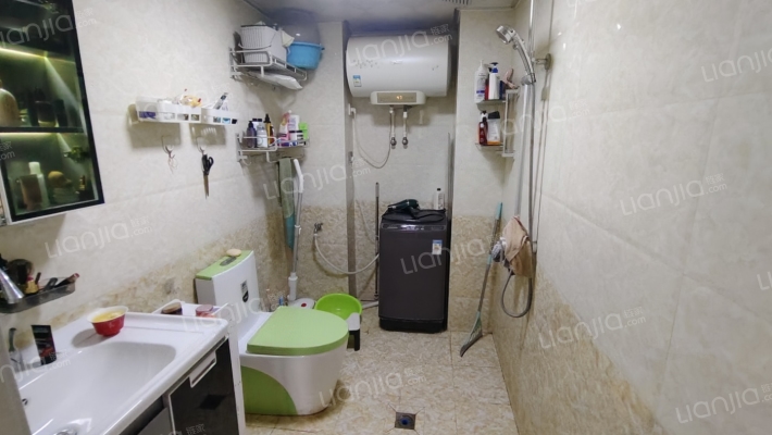 电梯房 适宜各年龄段人群 采光好 无遮挡 ，税费低-卫生间