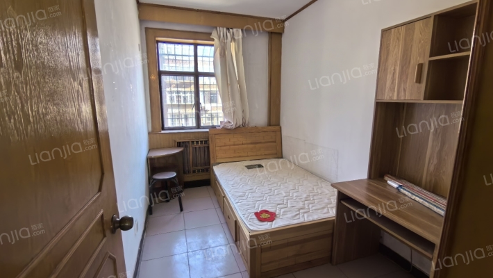 二康旁 中间楼层 集中供暖 户型方正 诚意出售-卧室B