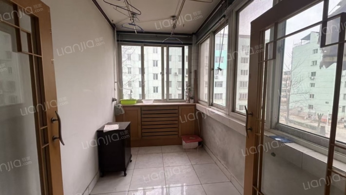 范阳路 物探二号院，南北通透三居室中间楼层-阳台