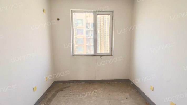 急售南北向大三居，双卫毛坯，价格美丽-卧室C