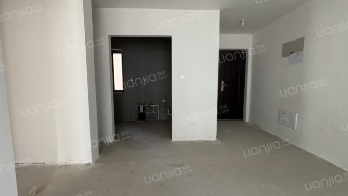 户型方正采光全天     全明格局-餐厅