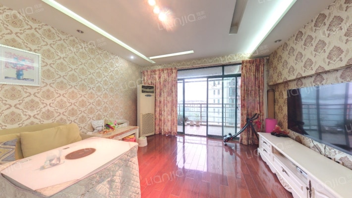 南坪 上海城大3房 单价低 楼层好 邻轻轨商圈万达广场-客厅