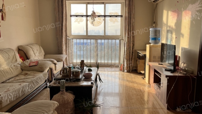 东兴南街        配套齐全-客厅