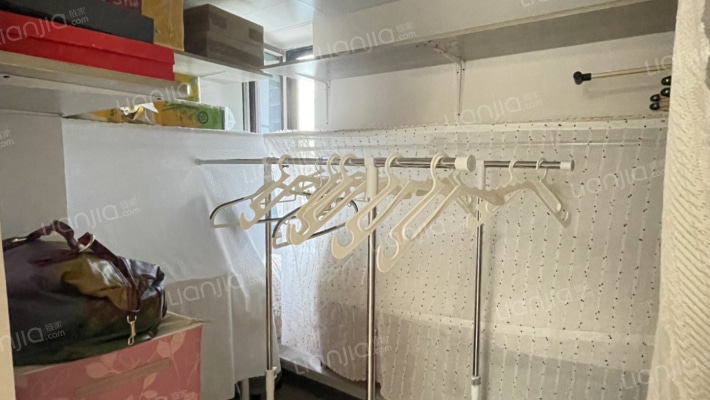 学府澜湾 一梯两户总高9层洋房，集中供暖社区 带车位-储物间