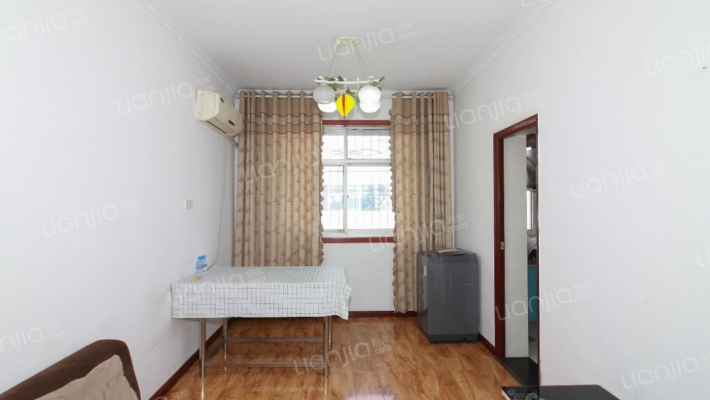 一服装厂家属院二手房实景图