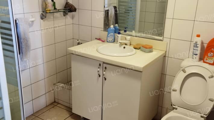 4A级高尔夫独栋别墅，带高尔夫球卡，1200平私人庭院。-卫生间C