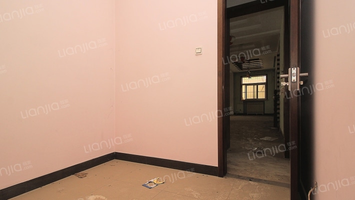 华阳别墅是独栋的，带一个小院，小区环境优美-卧室B