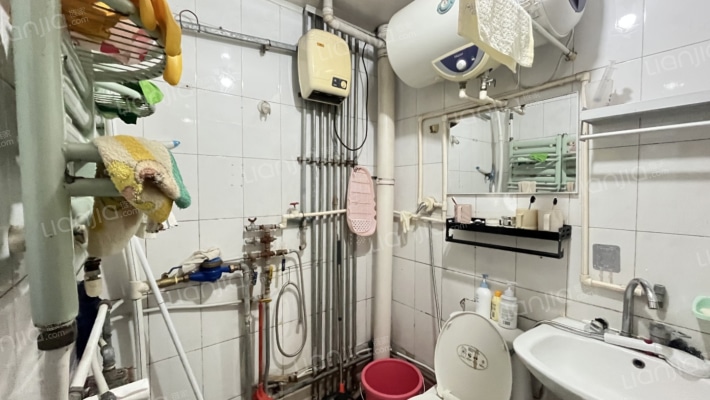 联合小区 火车站附近 838公交站-卫生间