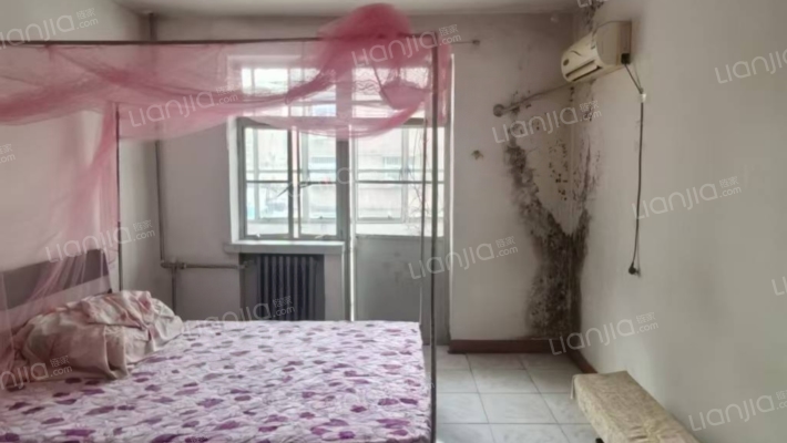 低楼层，全南两居室，带简单装修。-卧室A