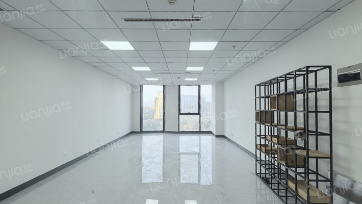 万达广场4号甲级写字楼二手房实景图