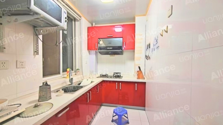 精装修，中高楼层，集中供暖！拎包入住!-厨房