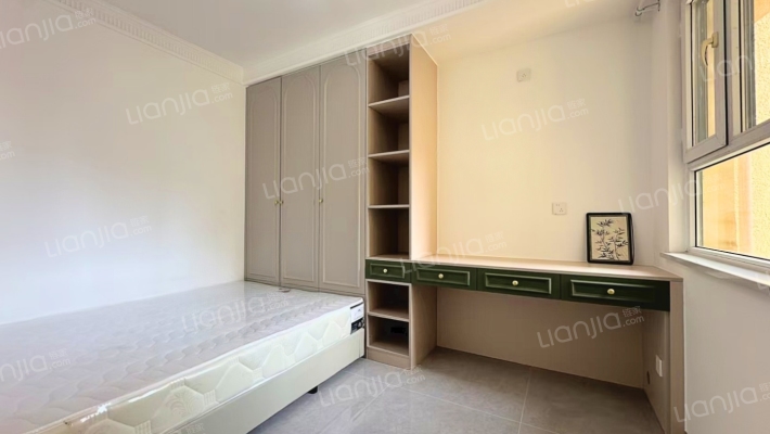 急售，精装未住。户型方正采光视野佳-卧室B