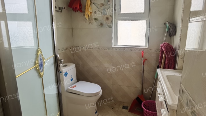 水岸花城，一线河景美宅，标准现房，即买即住-卫生间